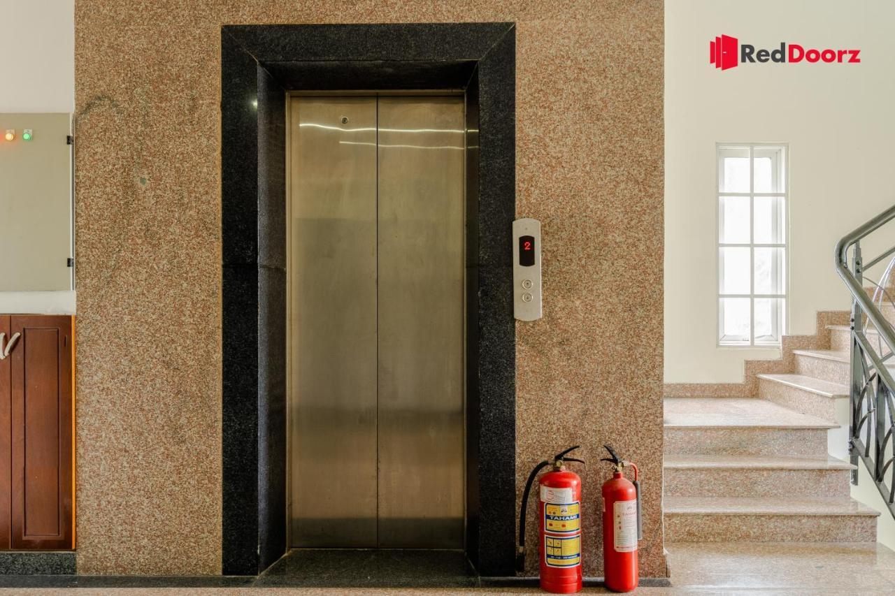 Reddoorz Tahami Hotel Near Kha Van Can Ho Chi Minh City Exterior photo